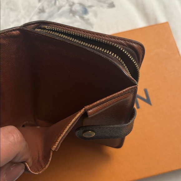 Louis Vuitton Brown Monogram with zipper - Picture 4 of 8